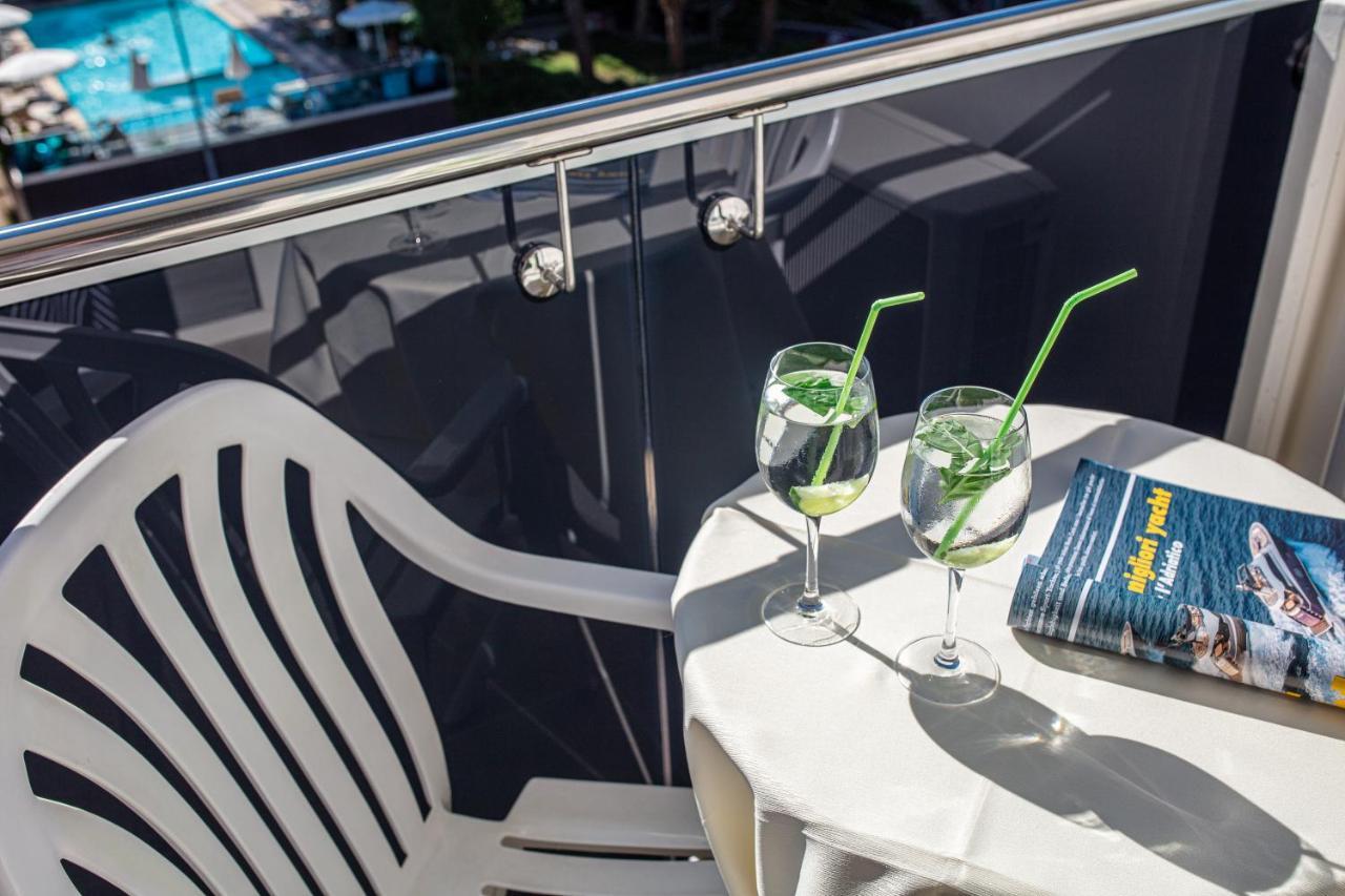 Hotel Ambassador Meuble Λινιάνο Σαμπιαντόρο Εξωτερικό φωτογραφία