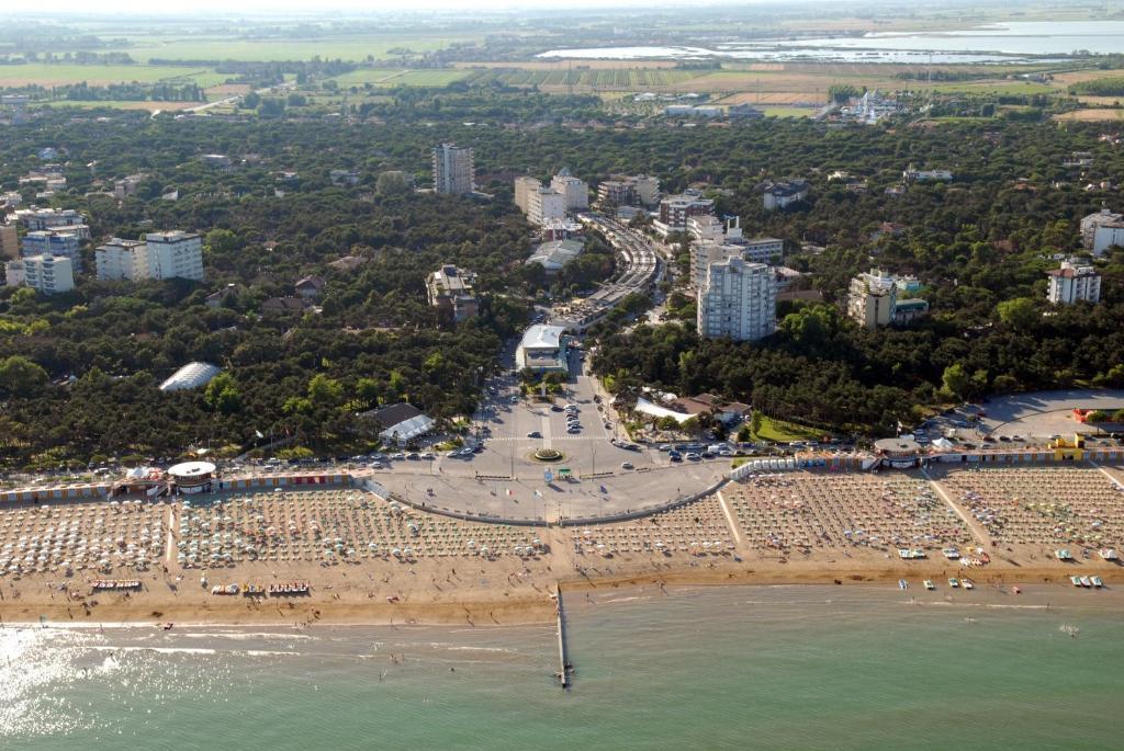 Hotel Ambassador Meuble Λινιάνο Σαμπιαντόρο Εξωτερικό φωτογραφία