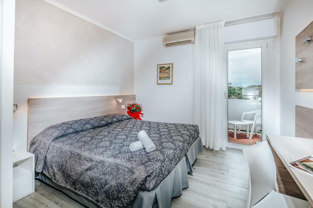 Hotel Ambassador Meuble Λινιάνο Σαμπιαντόρο Εξωτερικό φωτογραφία