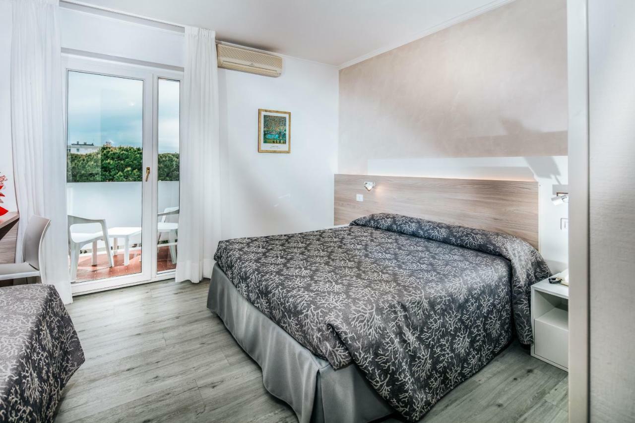 Hotel Ambassador Meuble Λινιάνο Σαμπιαντόρο Εξωτερικό φωτογραφία