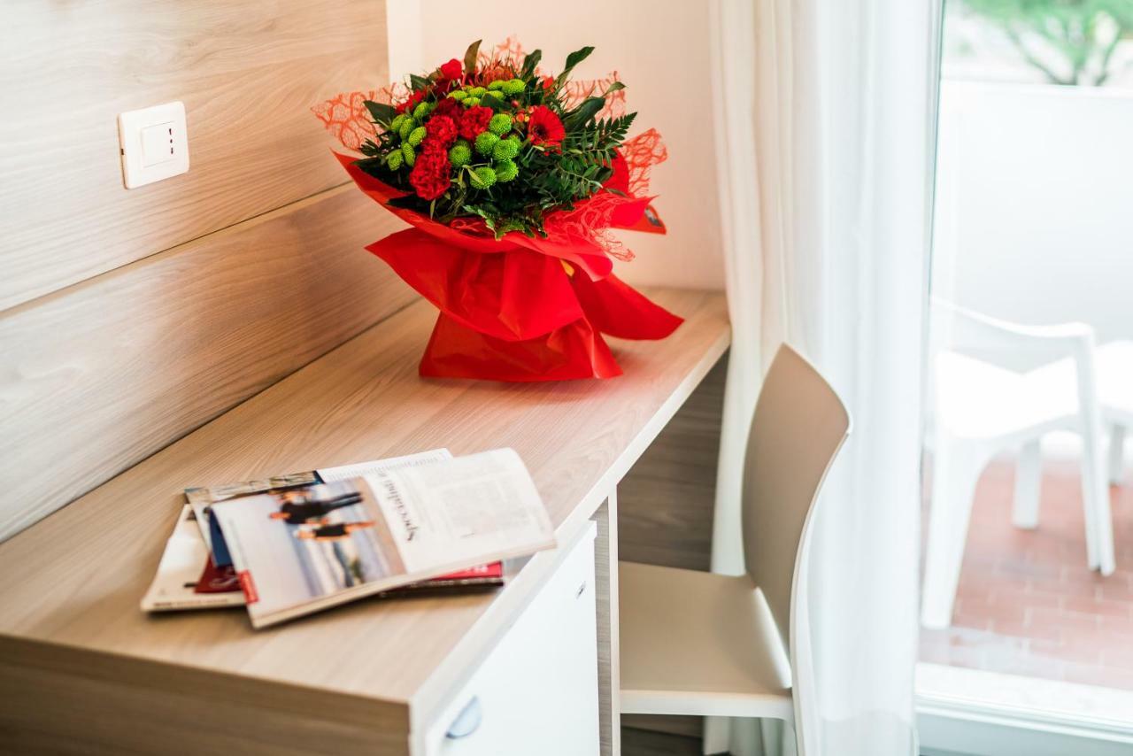 Hotel Ambassador Meuble Λινιάνο Σαμπιαντόρο Εξωτερικό φωτογραφία