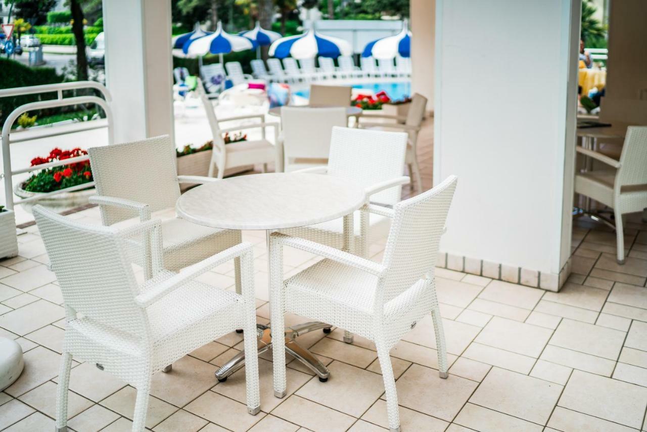 Hotel Ambassador Meuble Λινιάνο Σαμπιαντόρο Εξωτερικό φωτογραφία