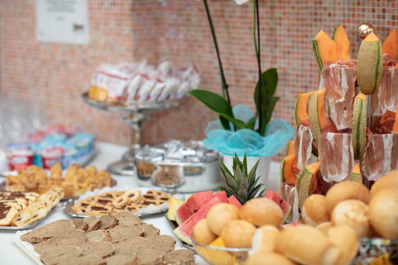 Hotel Ambassador Meuble Λινιάνο Σαμπιαντόρο Εξωτερικό φωτογραφία